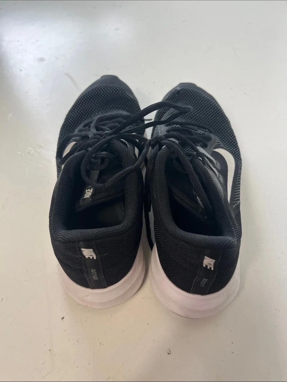 Nike Sz 6Y Black and White Downshifter Athletic Tie Up Tennis Shoes